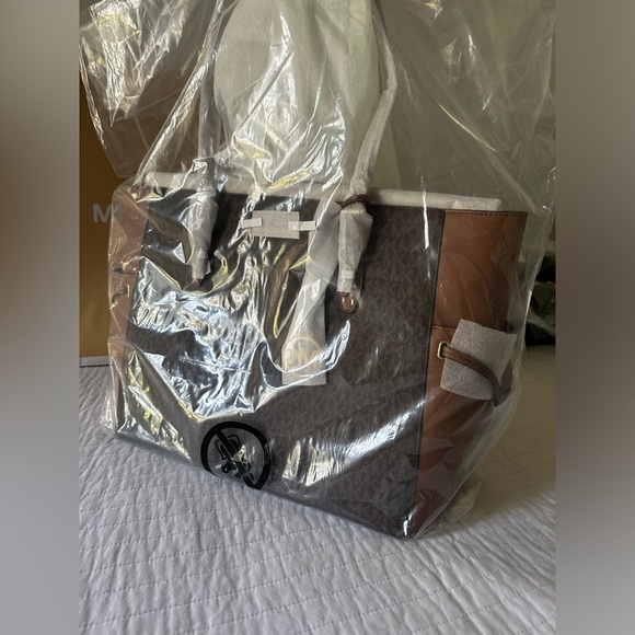 NEW Michael Kors large drawstring tote! - Picture 3 of 3